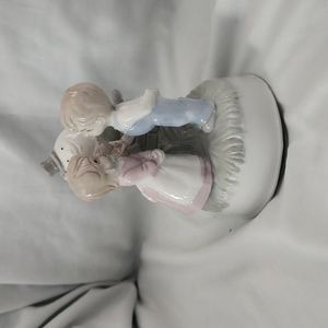 Far Horizons ceramic Humpty Dumpty turning musical figurine